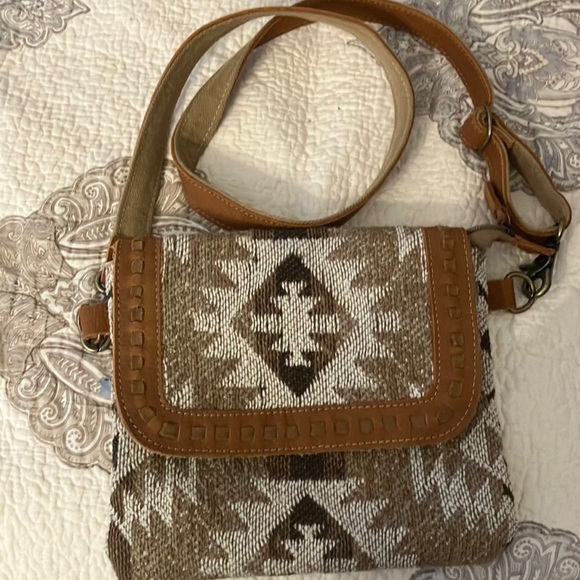 Myra Bag Western Aztec Design Crossbody Handbag - Picture 3 of 9